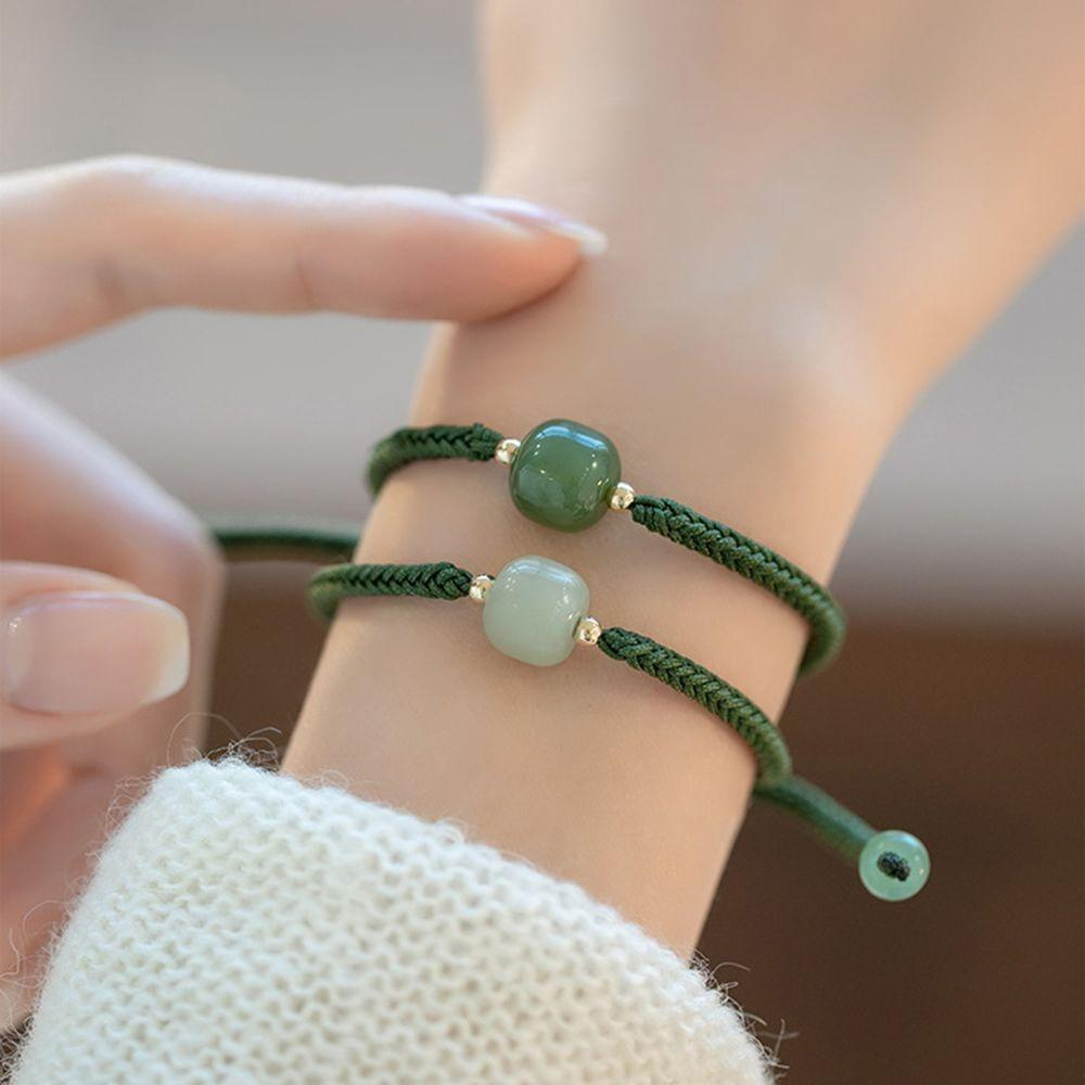 Bạn hoàn toàn có thể linh hoạt trong việc đeo vòng phong thủy (Nguồn: Internet)