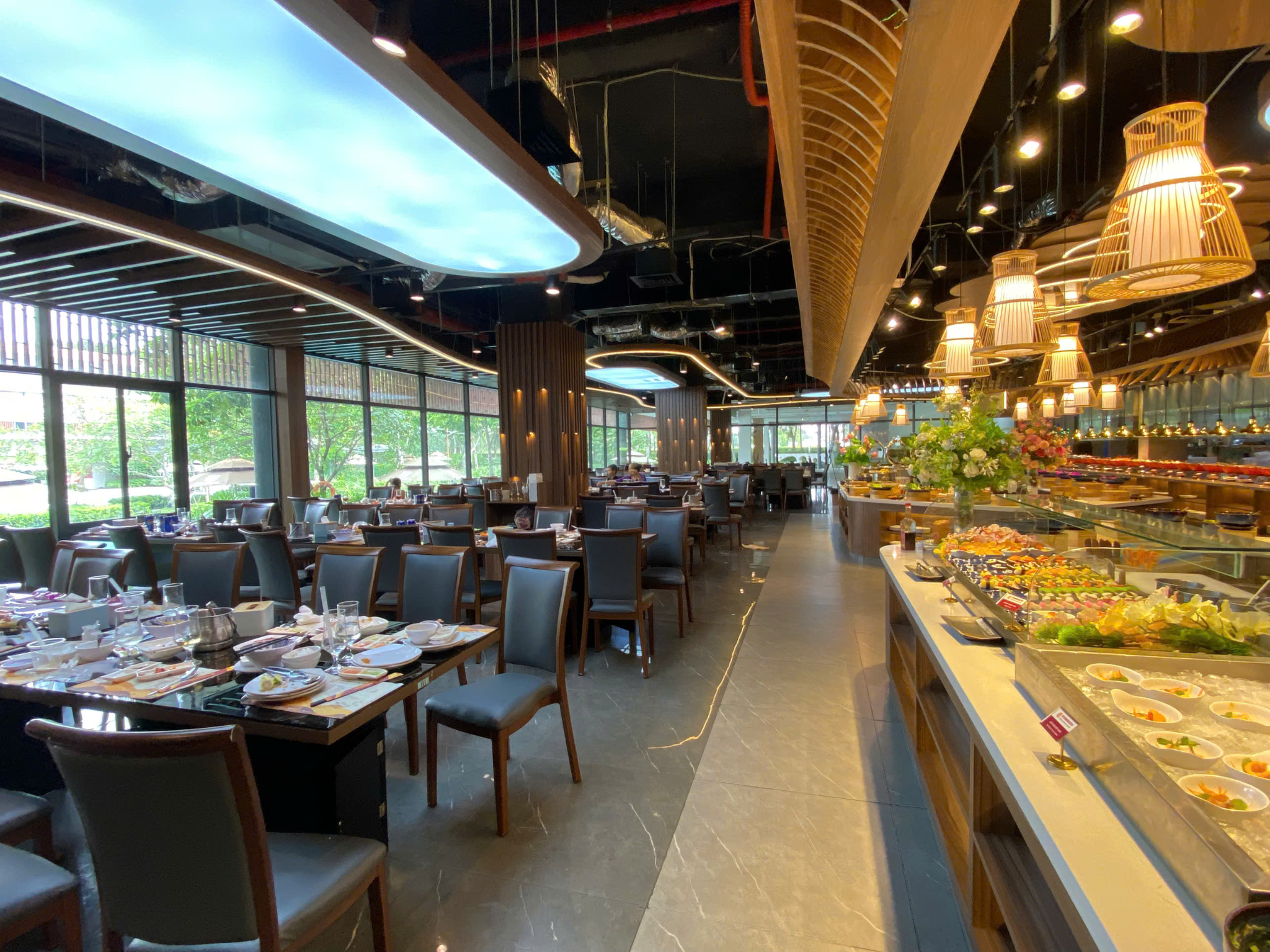 Không gian ẩm thực hải sản sang trọng và mát mẻ tại AEON MALL Tân Phú Celadon (Nguồn: Internet)