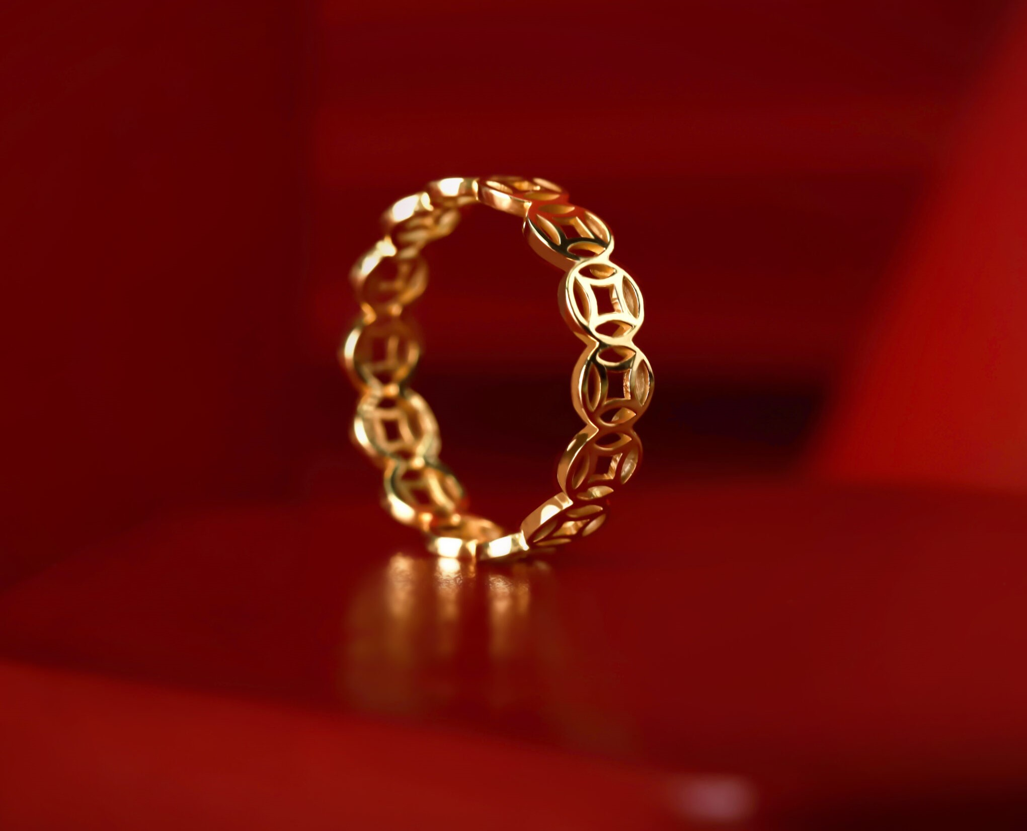 Cần tránh để nhẫn tiếp xúc trực tiếp với hóa chất và vệ sinh nhẫn định kỳ (Nguồn: Internet)