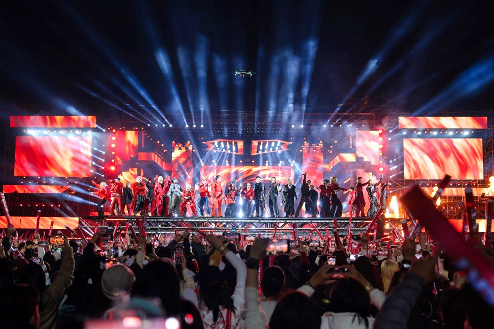 Kiểm tra giá vé, hạng vé và kênh phân phối chính thức trước khi đặt vé concert. (Nguồn: Internet) 