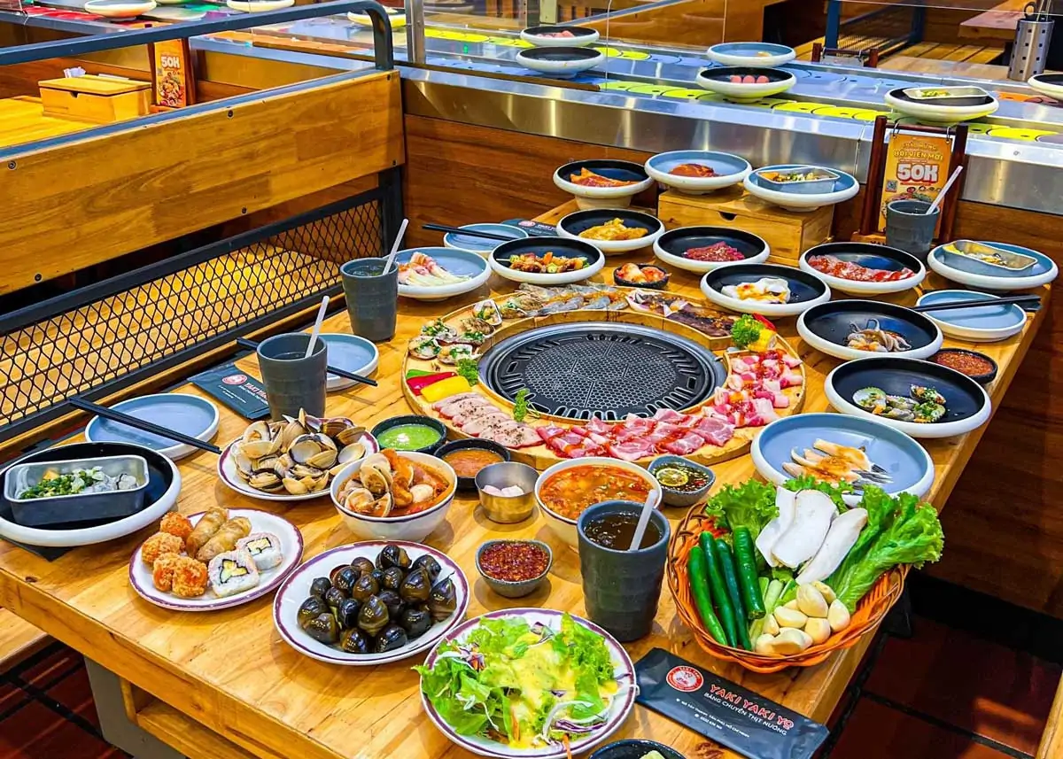 Bàn tiệc tại Yaki Yaki Yo (Nguồn: Internet) Bàn tiệc tại Yaki Yaki Yo (Nguồn: Internet)