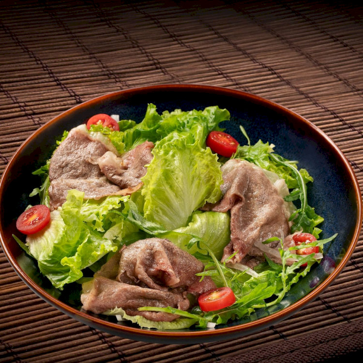 iSushi phục vụ nhiều món khai vị độc đáo như salad, đậu, trứng hấp và súp (Nguồn: iSushi) iSushi phục vụ nhiều món khai vị độc đáo như salad, đậu, trứng hấp và súp (Nguồn: iSushi)