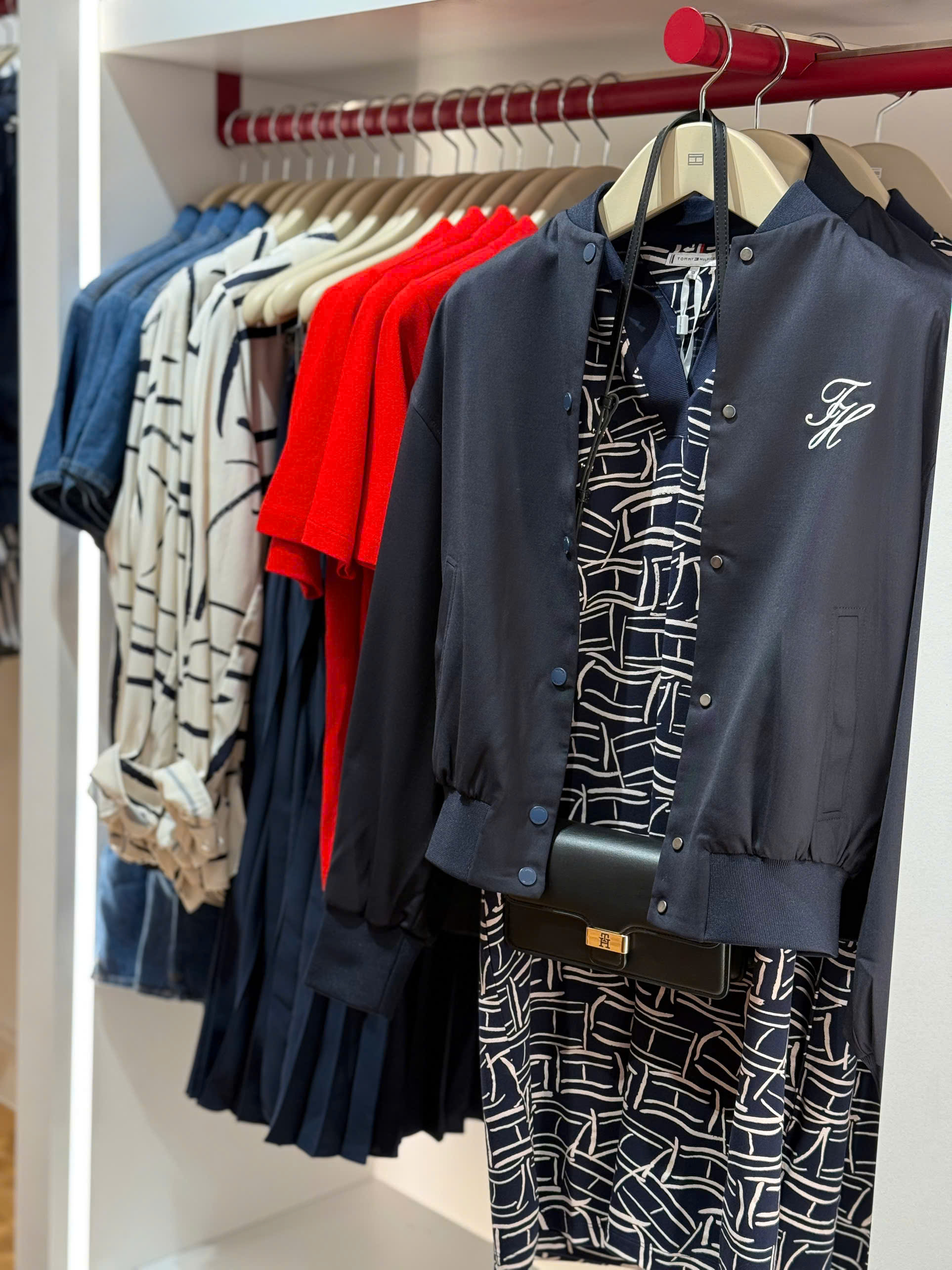 TOMMY HILFIGER