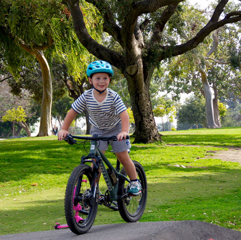 Xe đạp là món quà Giáng sinh ý nghĩa dành tặng bé (Nguồn: Internet) Xe đạp là món quà Giáng sinh ý nghĩa dành tặng bé (Nguồn: Internet)