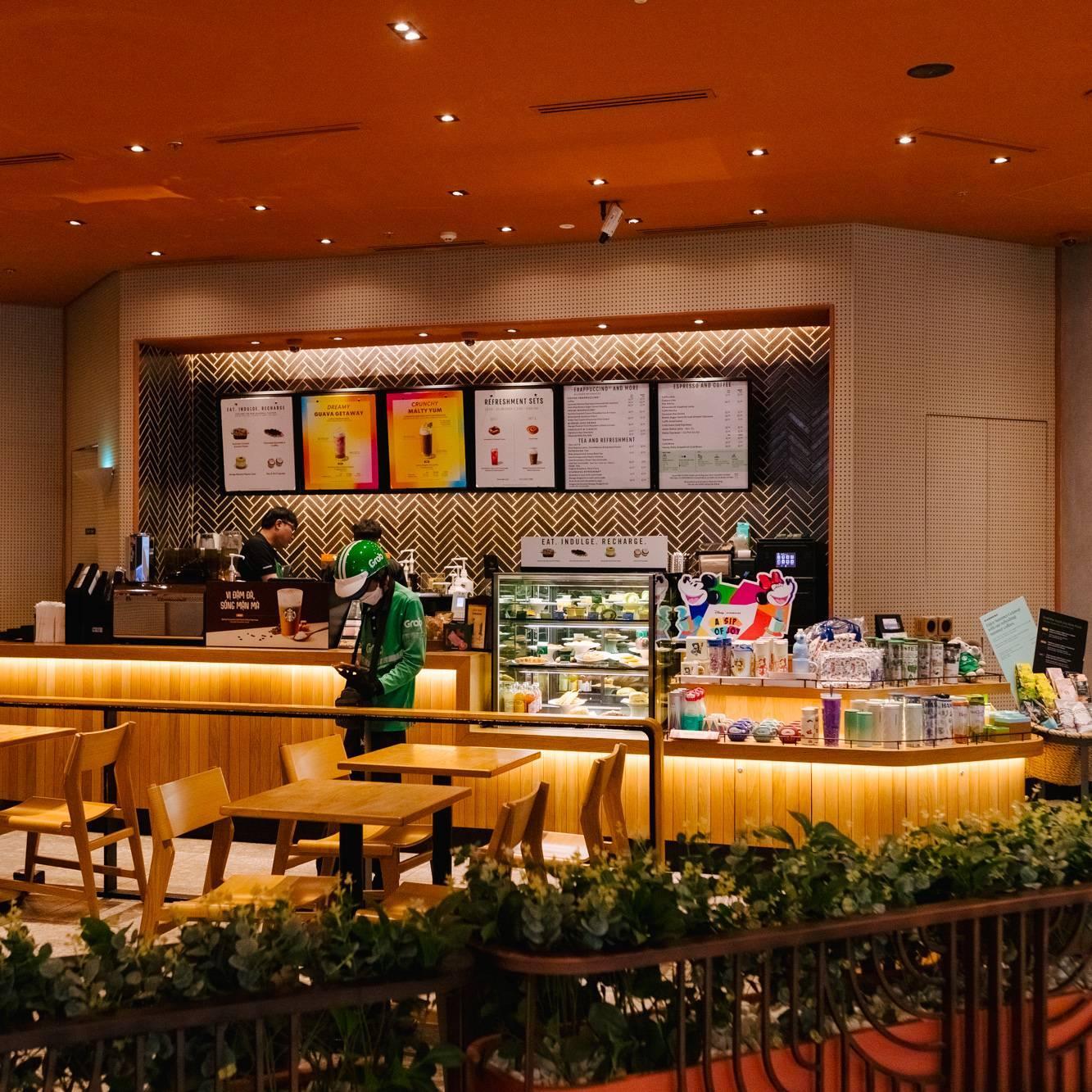 Không gian tại Starbucks rộng rãi và hiện đại (Nguồn: Internet)