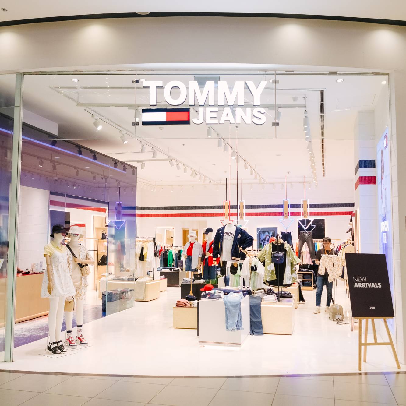 TOMMY JEANS