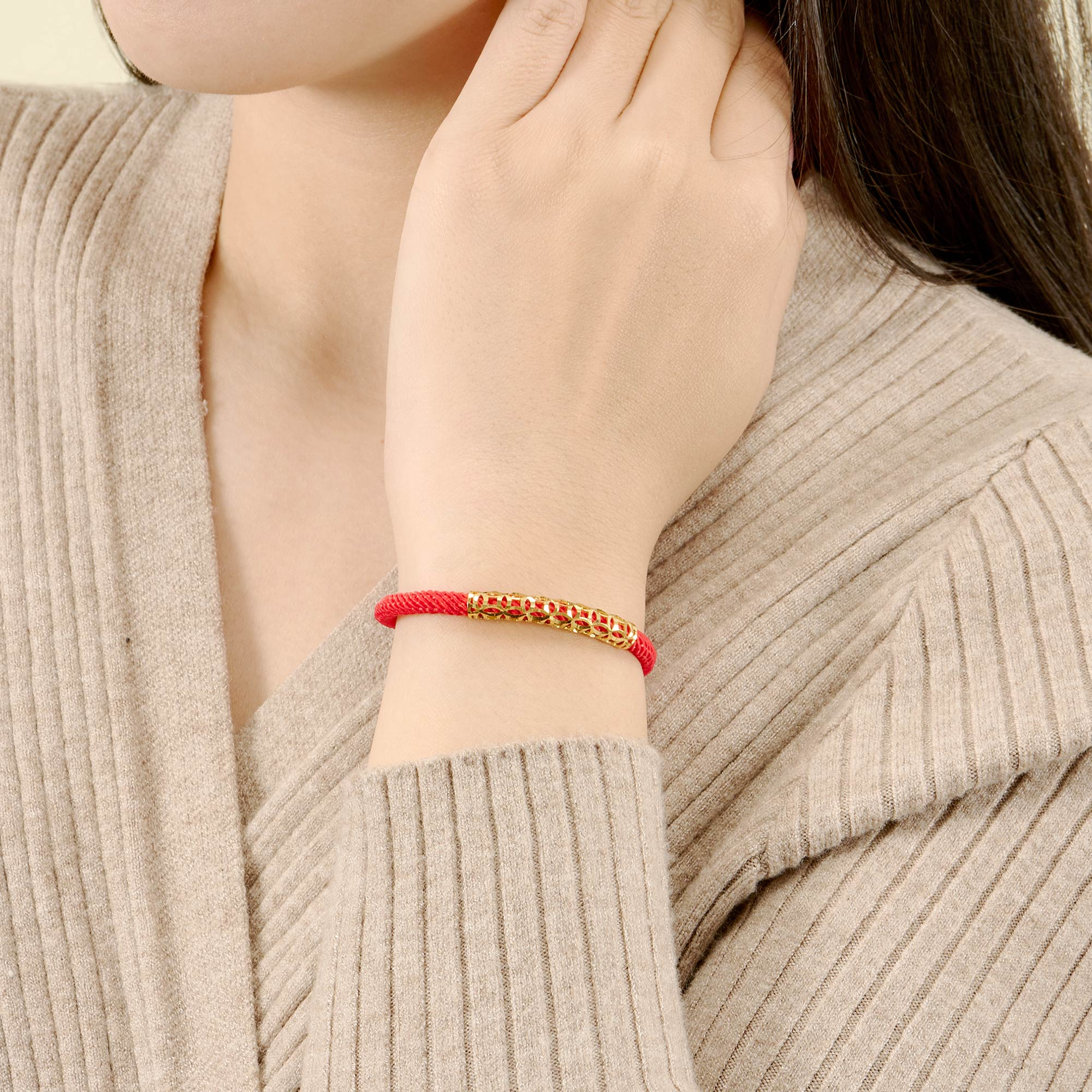 Việc bảo quản sạch sẽ giúp vòng chỉ đỏ duy trì năng lượng tích cực lâu dài (Nguồn: Internet) Việc bảo quản sạch sẽ giúp vòng chỉ đỏ duy trì năng lượng tích cực lâu dài (Nguồn: Internet)