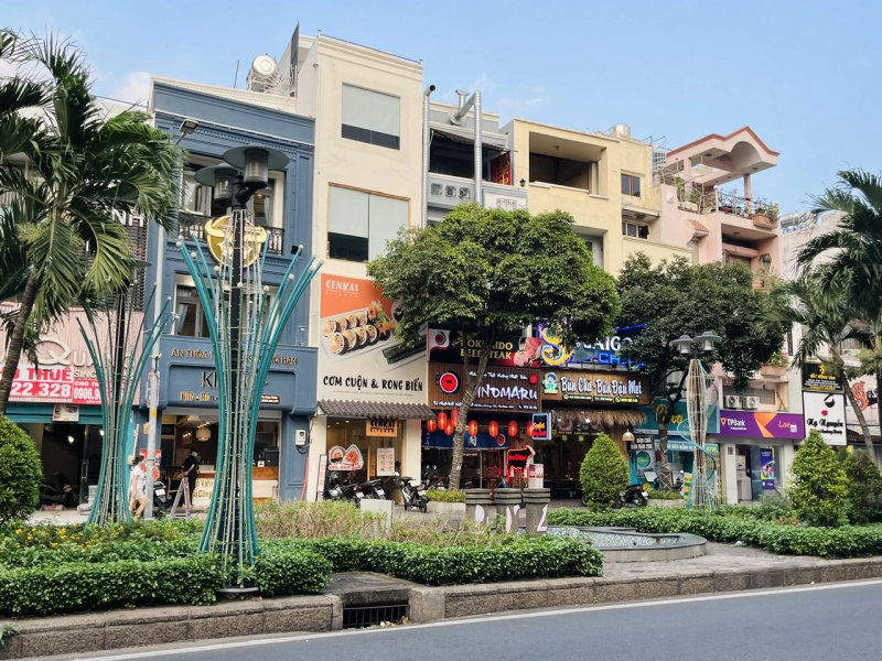 Khu ẩm thực đường phố Phan Xích Long nổi tiếng với hàng trăm quán ăn hấp dẫn (Nguồn: Internet) Khu ẩm thực đường phố Phan Xích Long nổi tiếng với hàng trăm quán ăn hấp dẫn (Nguồn: Internet)