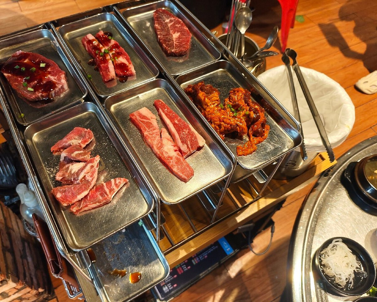 Những tảng thịt dày và đậm vị tại BROS KOREA BBQ (Nguồn: Internet) Những tảng thịt dày và đậm vị tại BROS KOREA BBQ (Nguồn: Internet)