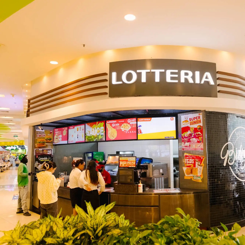 Lotteria AEON MALL Tân Phú Celadon là điểm dừng chân tiện lợi để thưởng thức món ăn nhanh trong hành trình mua sắm và vui chơi tại trung tâm thương mại.