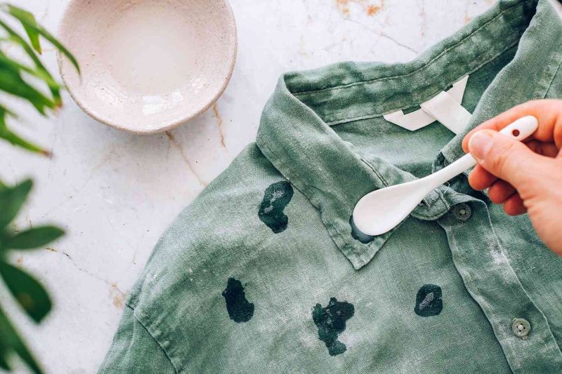 Sử dụng chất oxy hóa mạnh hơn để làm sạch vết mốc (Nguồn: Internet) Sử dụng chất oxy hóa mạnh hơn để làm sạch vết mốc (Nguồn: Internet)