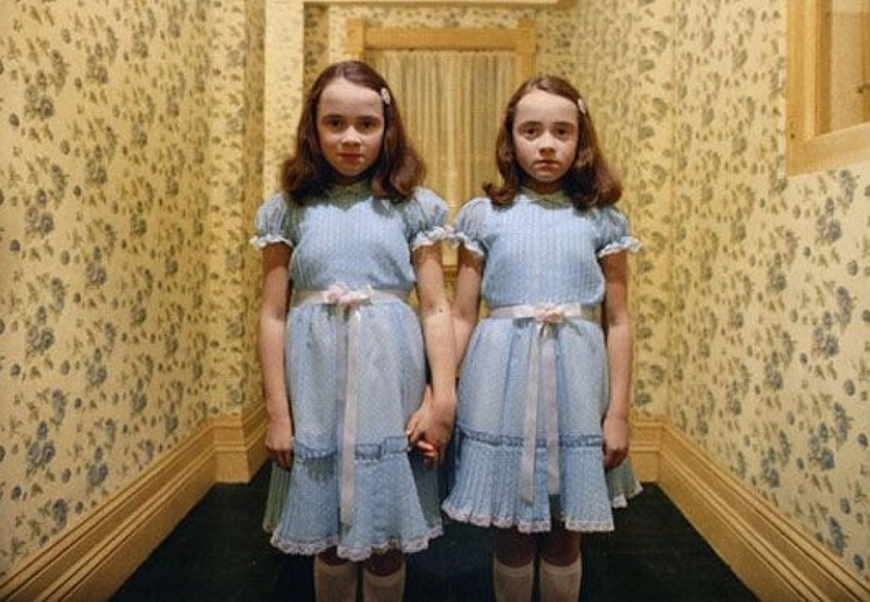 The Overlook Hotel isolates the Torrance family during winter amid frightening events. (Source: Internet)