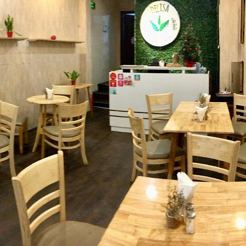 Delisa - Fresh Salad Bar đem lại trải nghiệm thưởng thức rau củ hữu cơ tươi xanh đan xen sốt đặc chế ngon miệng. (Nguồn: Internet)