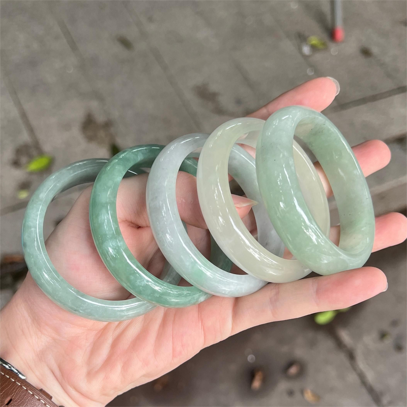 Vòng cẩm thạch là biểu tượng của sự tinh khiết, đức hạnh và quyền năng (Nguồn: Internet)