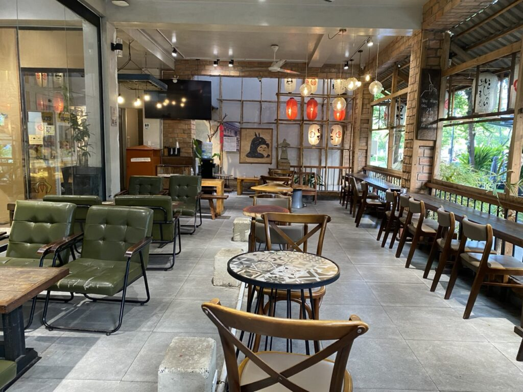 Tầm nhìn đẹp và không gian máy lạnh mát mẻ tại 24H Coffee (Nguồn: Internet) Tầm nhìn đẹp và không gian máy lạnh mát mẻ tại 24H Coffee (Nguồn: Internet)