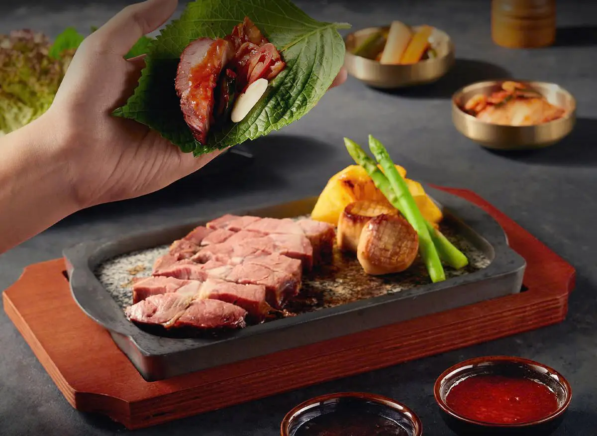 Thực đơn đa dạng các loại thịt bò và heo được tẩm ướp sốt đậm đà (Nguồn: Internet) Thực đơn đa dạng các loại thịt bò và heo được tẩm ướp sốt đậm đà (Nguồn: Internet)