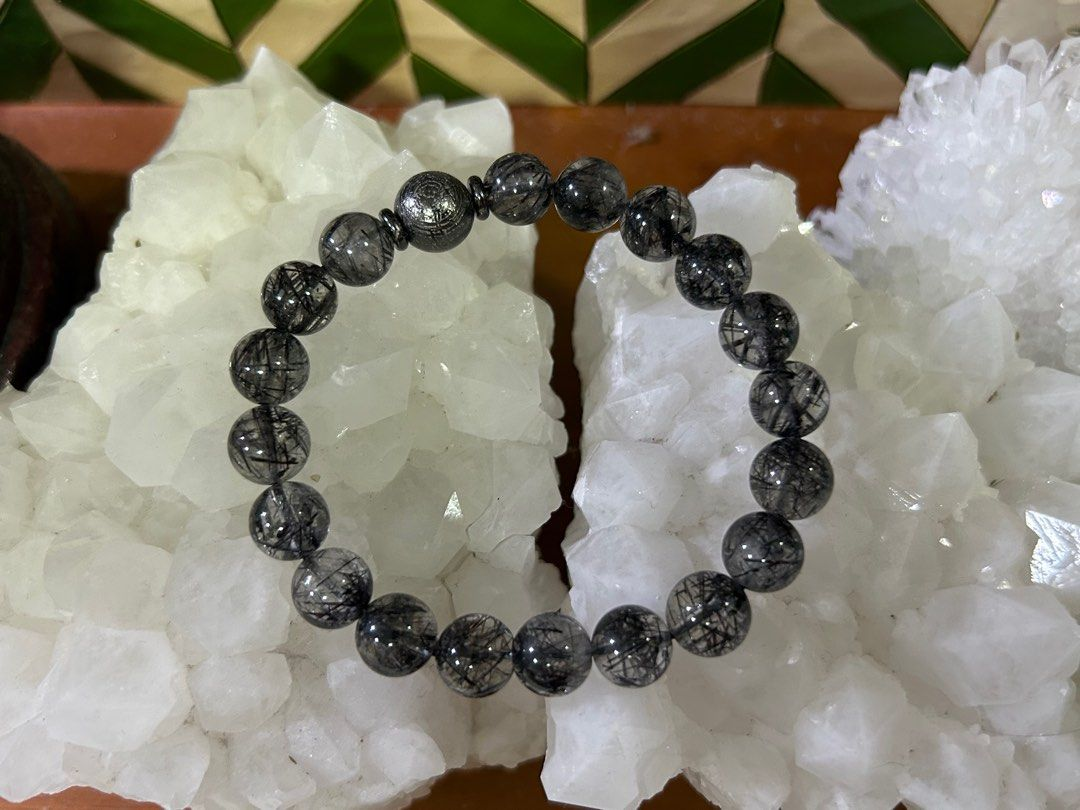 Đá thạch anh đen (Nguồn: Internet) Đá thạch anh đen (Nguồn: Internet)