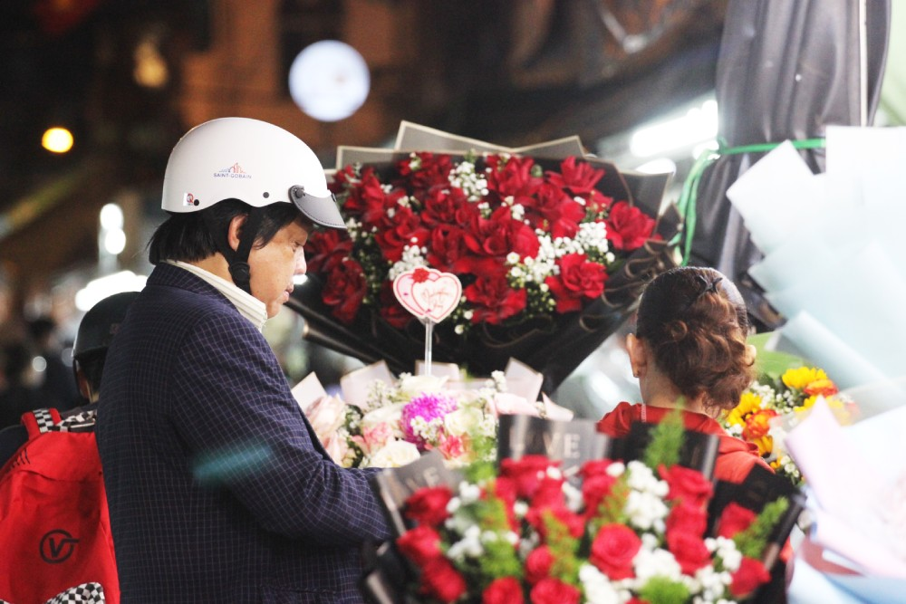 Chợ hoa Hồ Thị Kỷ mở cửa đến khoảng 22h tối (Nguồn: Internet)