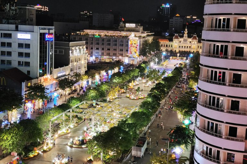 Phố đi bộ Nguyễn Huệ là điểm hẹn dạo chơi, chụp ảnh và khám phá trung tâm TP.HCM (Nguồn: Internet).