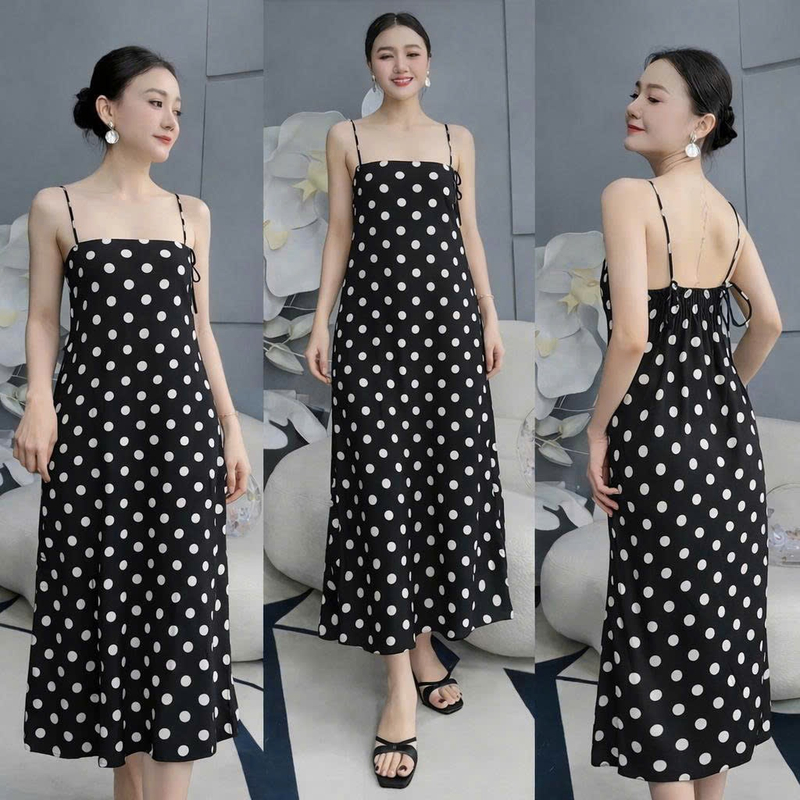 Họa tiết hoa nhí trên đầm maxi giúp nàng trông dịu dàng và mảnh mai hơn (Nguồn: Internet) Họa tiết hoa nhí trên đầm maxi giúp nàng trông dịu dàng và mảnh mai hơn (Nguồn: Internet)