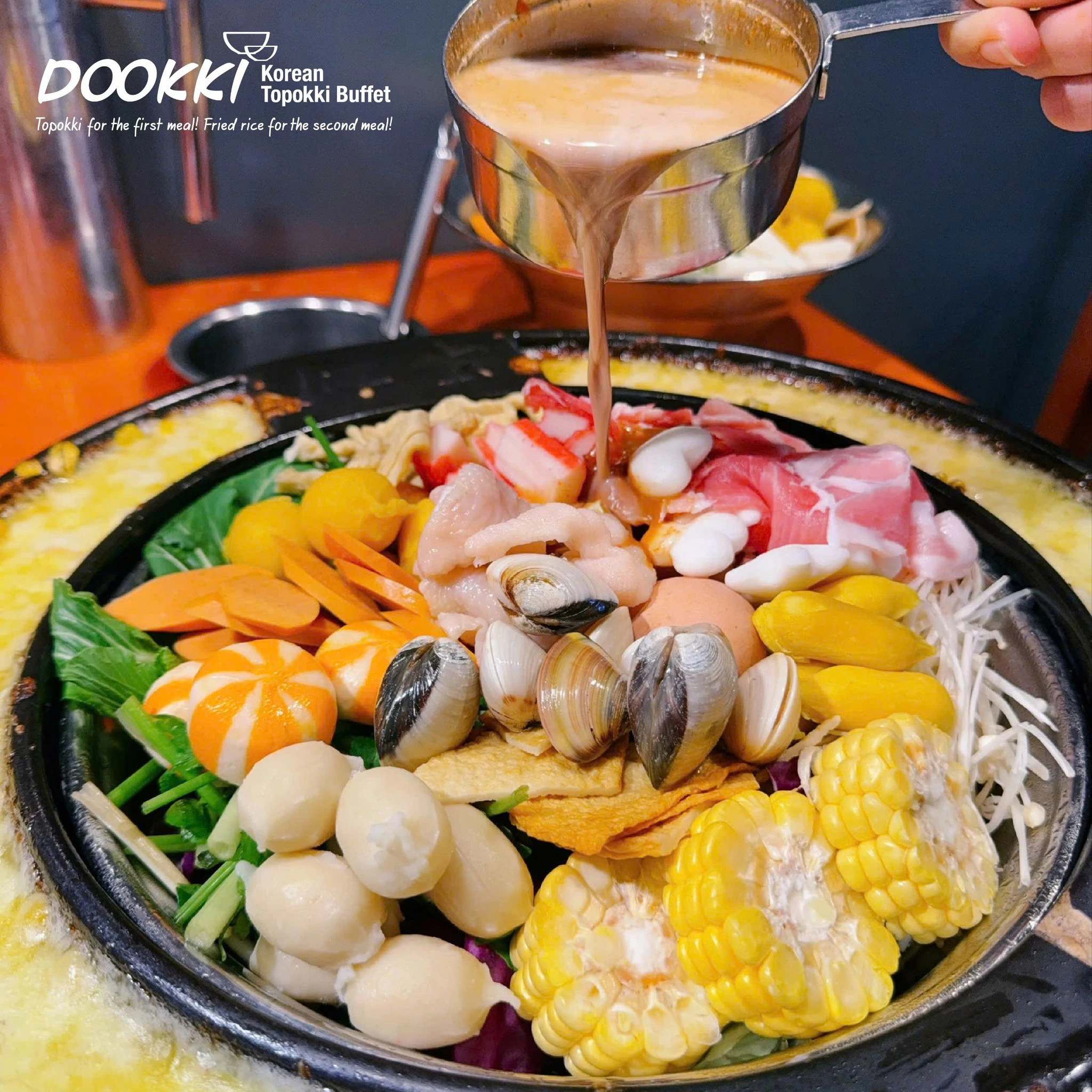 Dookki – Buffet tokbokki và lẩu Hàn Quốc với quầy line topping đa dạng được giới trẻ yêu thích.
