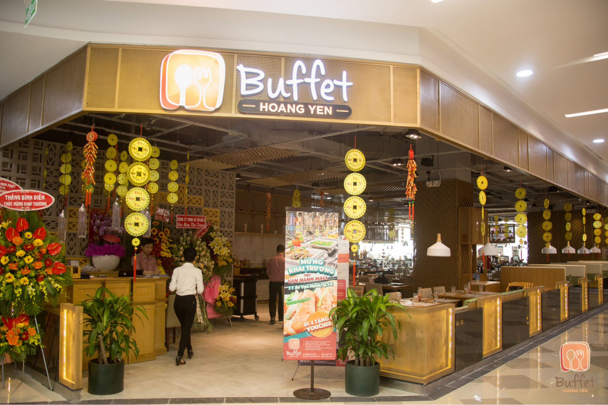 Không gian đậm chất Việt tại Hoàng Yến Buffet (Nguồn: Internet) Không gian đậm chất Việt tại Hoàng Yến Buffet (Nguồn: Internet)