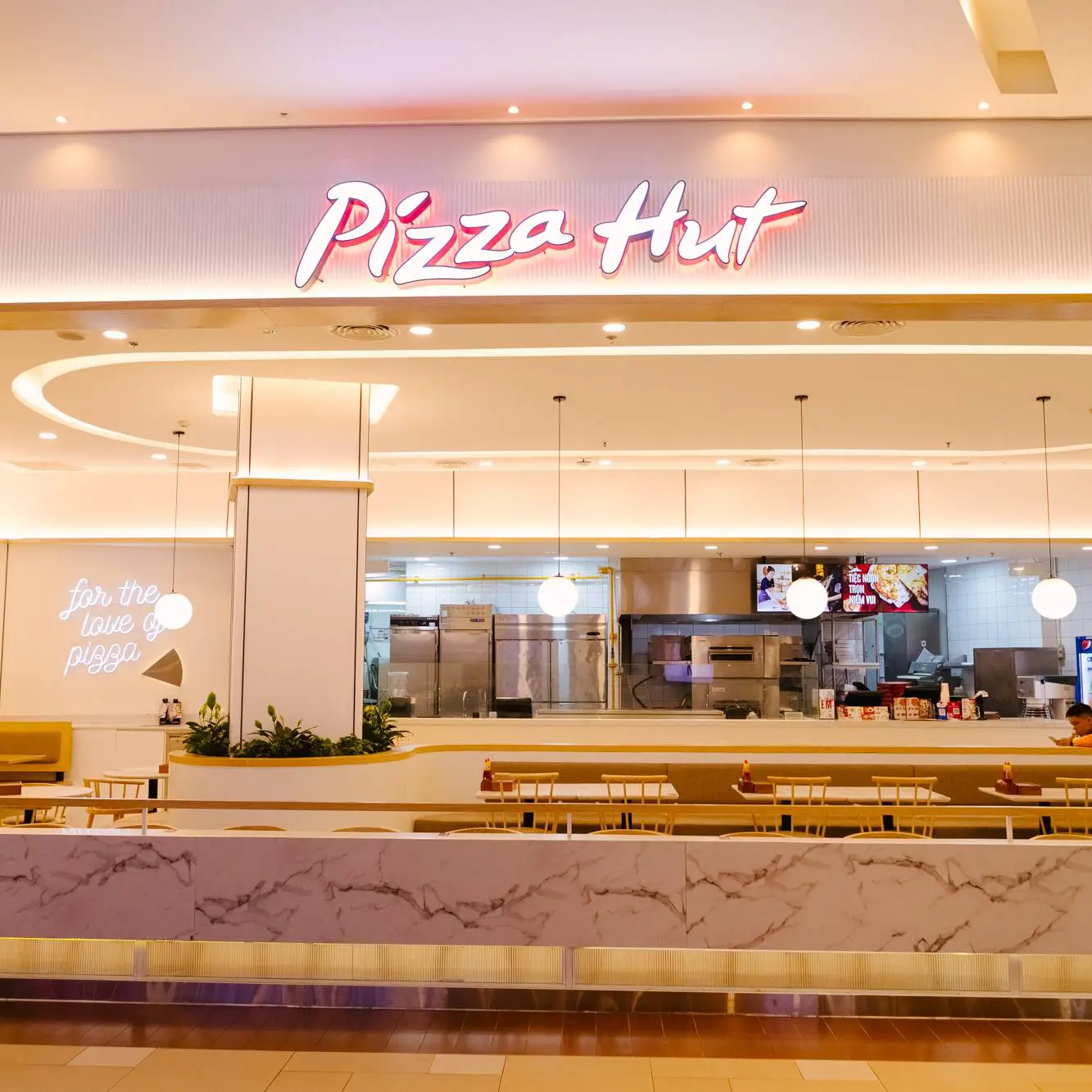 Menu Pizza Hut thường có các combo ưu đãi siêu hời (Nguồn: Internet)