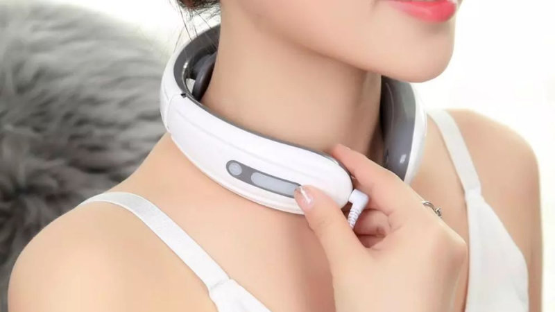 Thiết bị mát xa cổ vai gáy thông minh chăm sóc sức khỏe dồi dào cho sếp (Nguồn: Internet) Thiết bị mát xa cổ vai gáy thông minh chăm sóc sức khỏe dồi dào cho sếp (Nguồn: Internet)