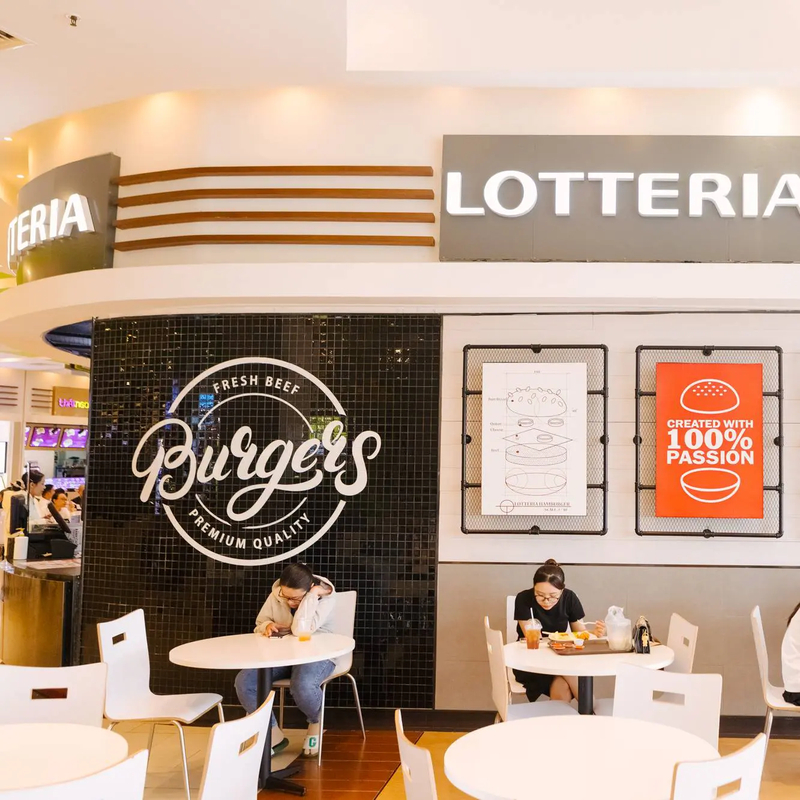 Burger và gà rán Lotteria là lựa chọn nhanh gọn cho giờ nghỉ trưa. (Nguồn: Internet)