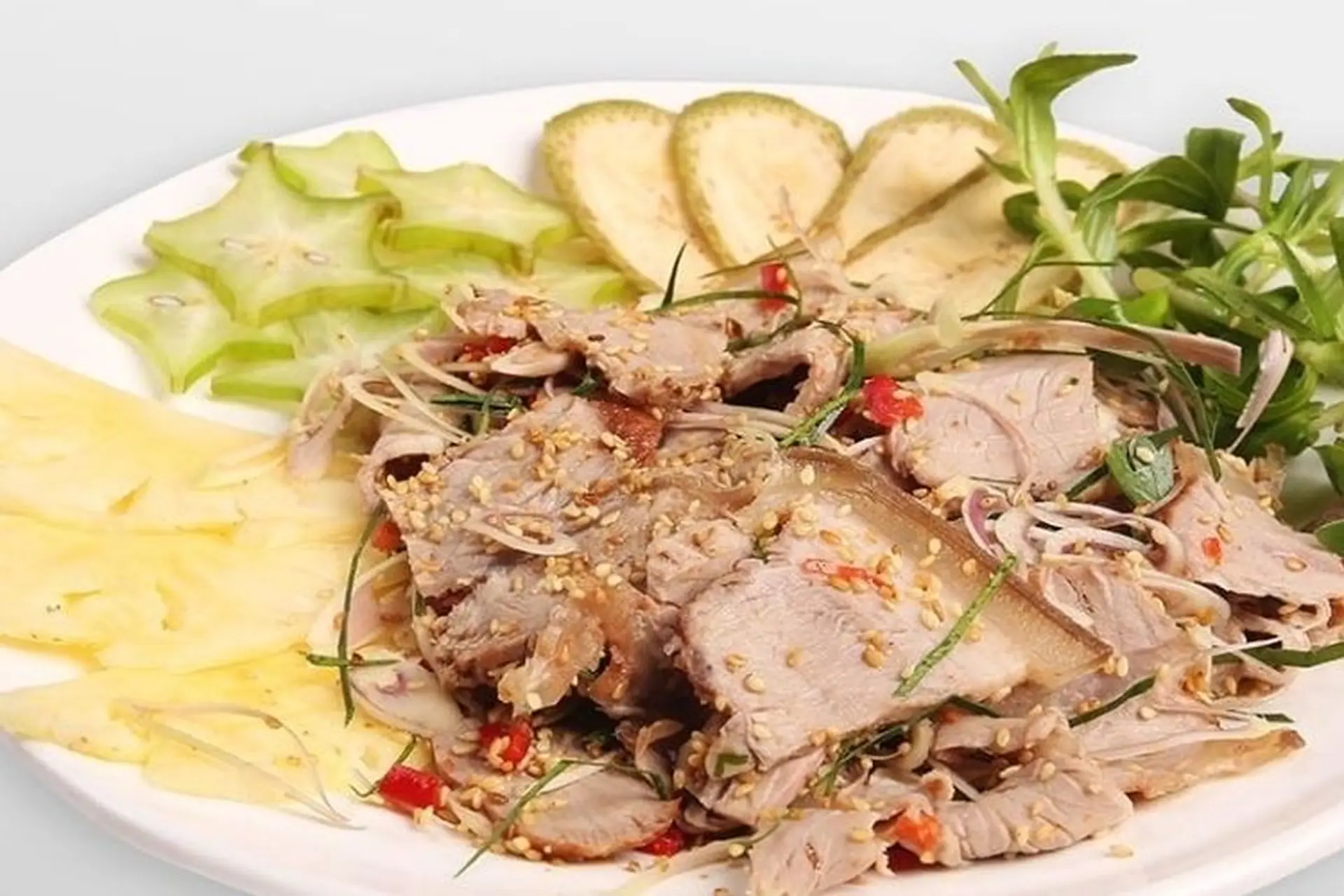 Món bê tái chanh sả gừng lạ miệng giúp thay đổi khẩu vị và giải nhiệt cho cả gia đình (Nguồn: Internet)