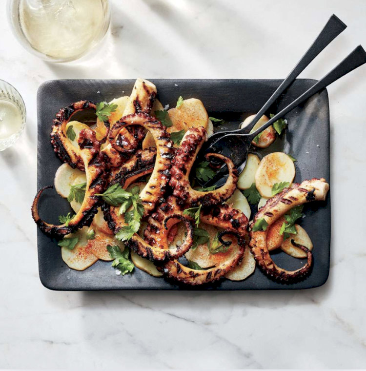 Bạch tuộc nướng cay dai giòn sần sật thơm nồng nàn (Nguồn: Internet) Bạch tuộc nướng cay dai giòn sần sật thơm nồng nàn (Nguồn: Internet)