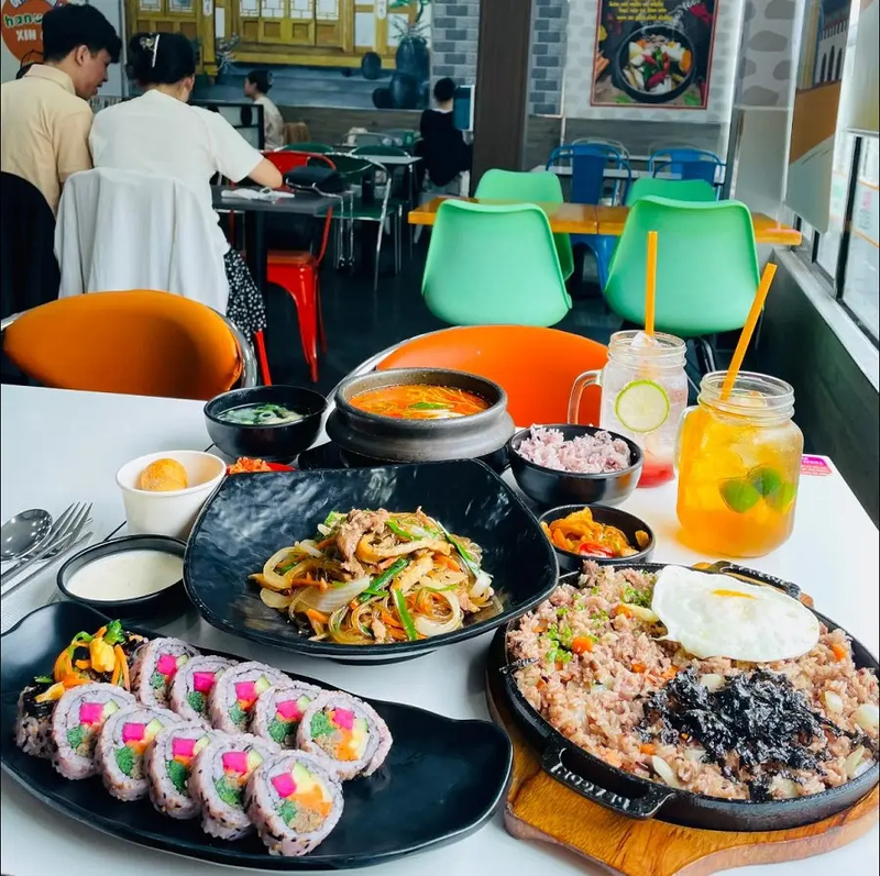 Fruit drinks and refreshing teas complement a Korean meal. (Source: Internet)