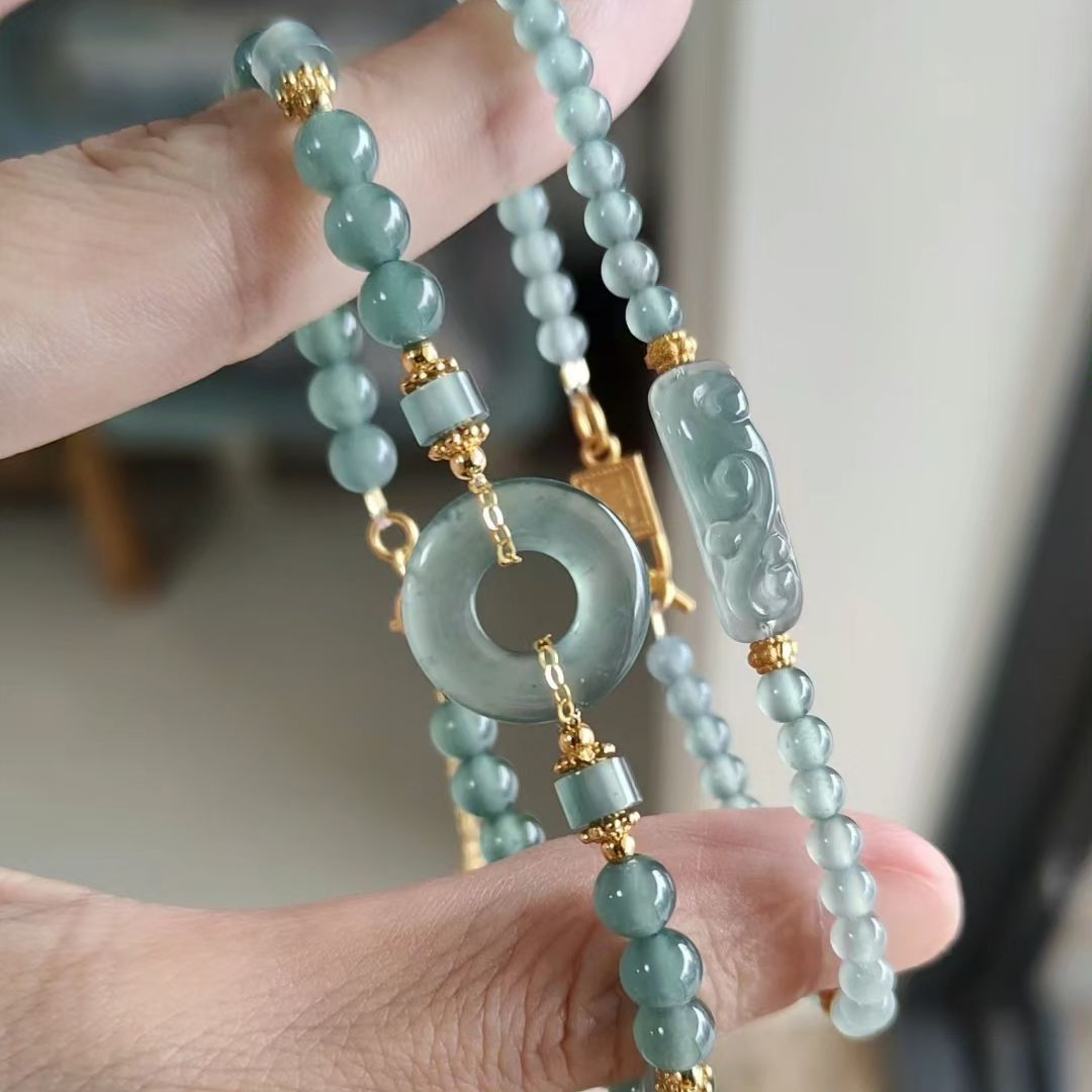 Gia chủ cần lưu ý không đeo vòng quá chật (Nguồn: Internet)Gia chủ cần lưu ý không đeo vòng quá chật (Nguồn: Internet) Gia chủ cần lưu ý không đeo vòng quá chật (Nguồn: Internet)