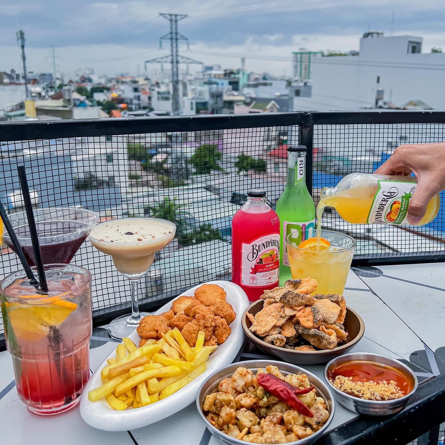 Thưởng thức đồ uống và ngắm thành phố từ trên cao với Soul-In Rooftop (Nguồn: Internet)