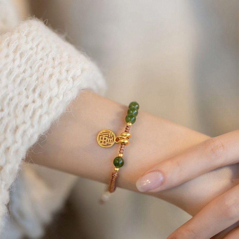 Đeo vòng phong thủy tay trái (Nguồn: Internet)