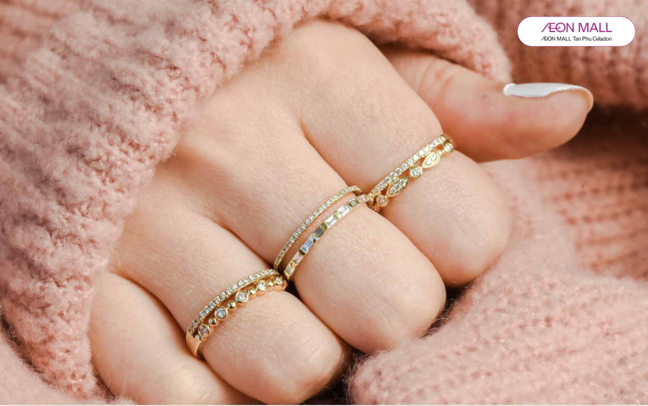 Con gái đeo nhẫn tay nào? Ý nghĩa theo phong thủy & hiện đại