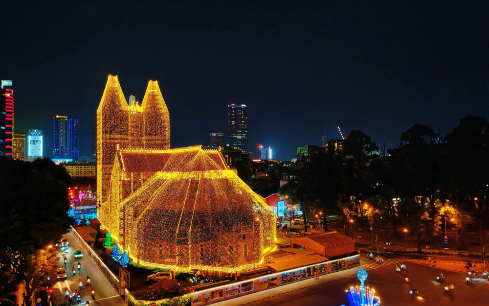 Chụp Hình Noel Ở Đâu Đẹp Tại TP.HCM? Top Địa Điểm Check-in Giáng Sinh
