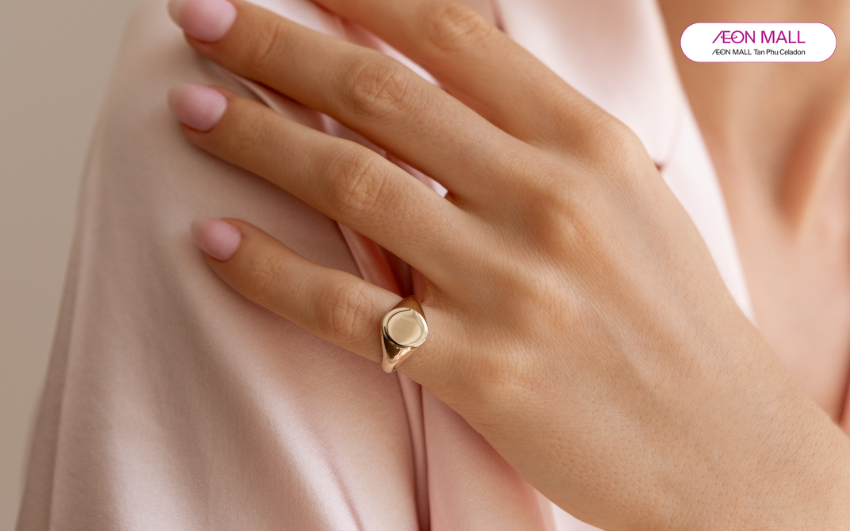 Đeo nhẫn ngón út có ý nghĩa gì? 3 lưu ý quan trọng khi đeo