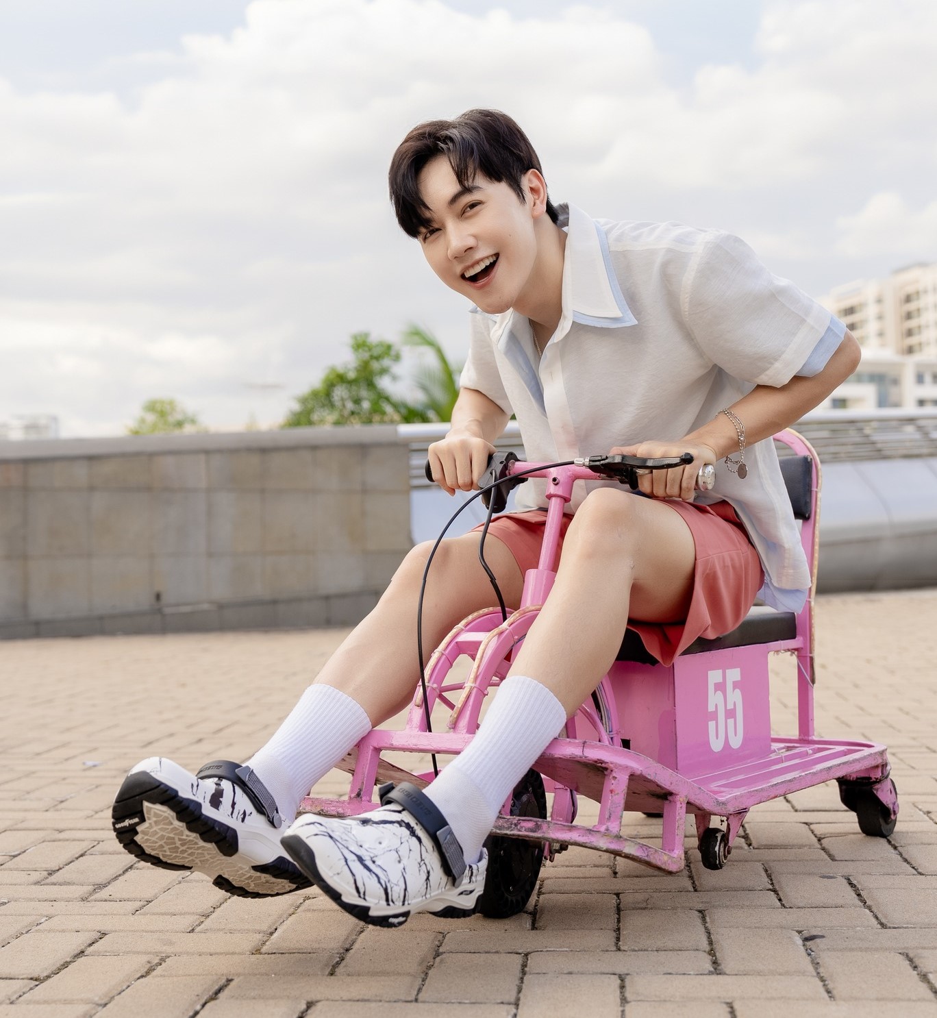 SKECHERS