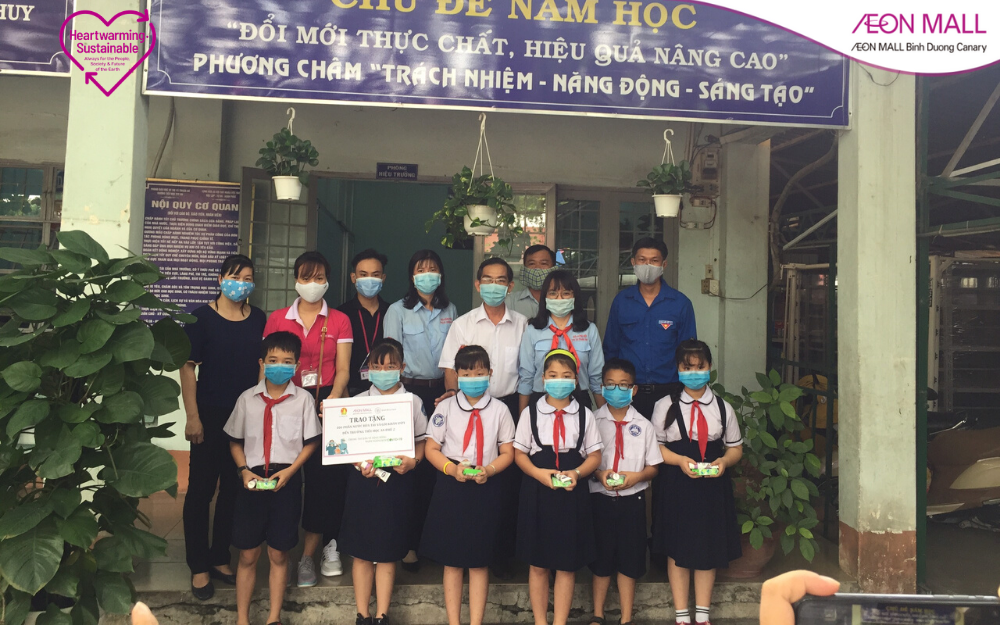 CHƯƠNG TRÌNH “VÌ SỨC KHỎE CỘNG ĐỒNG” – TẶNG 300 PHẦN QUÀ CHO 4 TRƯỜNG TIỂU HỌC Ở THUẬN AN