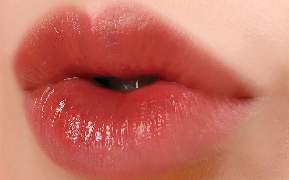 Son tint là son gì? Làm cách nào để có đôi môi đẹp?