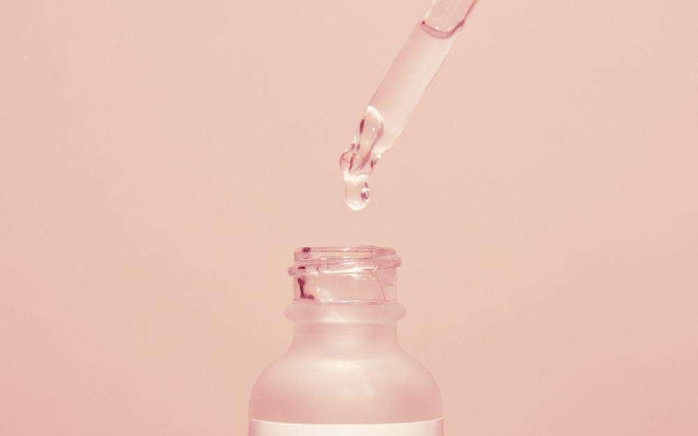 Gợi ý tiêu chí lựa chọn serum phục hồi da mỏng yếu nhạy cảm