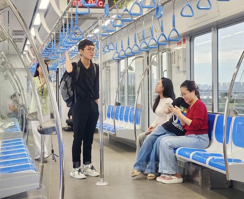 Trào lưu mới của dân văn phòng TP.HCM: Rủ nhau đi ăn trưa bằng tàu Metro, khám phá tụ điểm vui chơi dọc tuyến Bến Thành - Suối Tiên