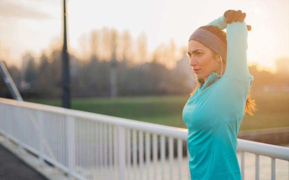 5 bài tập giãn cơ tay dễ tập, giúp giảm đau, giảm căng cơ hiệu quả