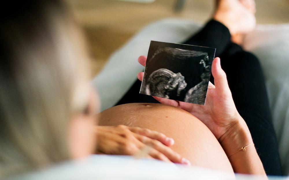 Nước ối màu gì là bình thường? Màu gì là bất thường?