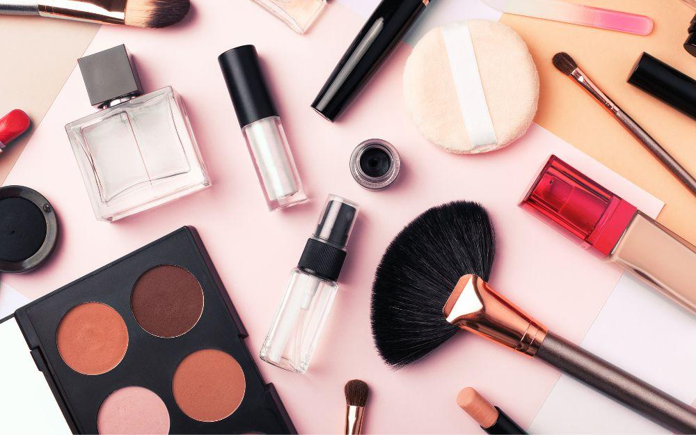 Hướng dẫn lựa chọn đồ trang điểm an toàn và phù hợp với từng loại da