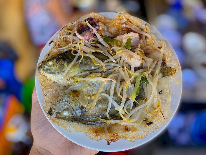 “Giải mã” bánh xèo cá kình Huế: Bí mật hương vị & địa chỉ nên thử