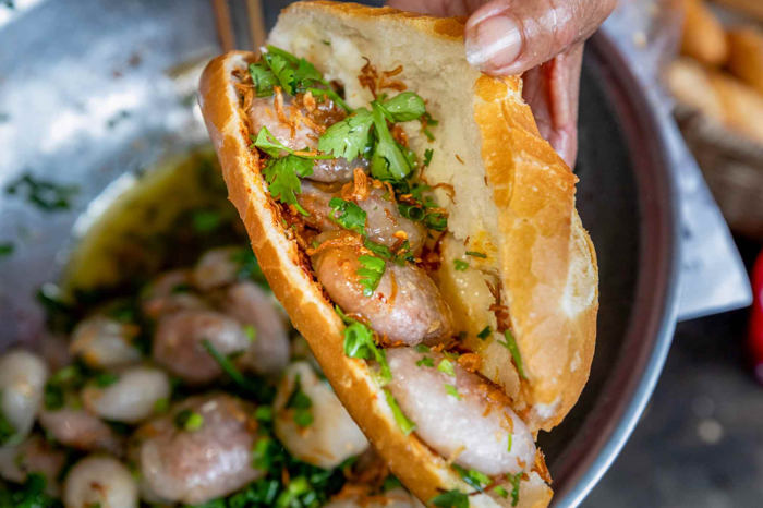 Nếu ăn ở quán mới, hãy hỏi trước “pate cay hay không cay”