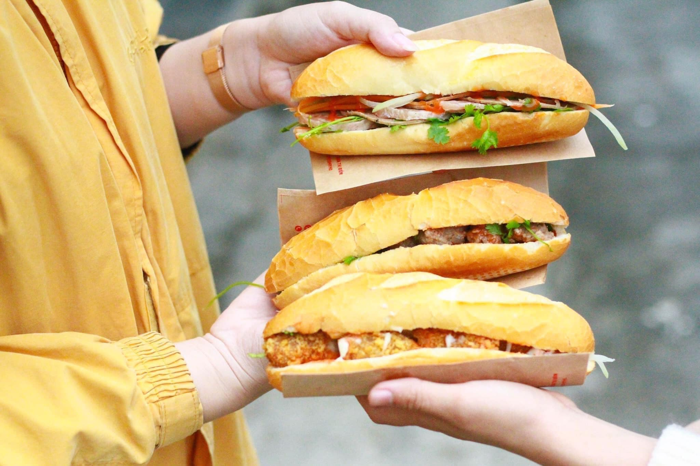 Bánh mì Thắng Đạt có vỏ bánh giòn, phần nhân đầy ắp luôn được sắp xếp bắt mắt