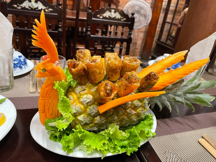 B&ecirc;n cạnh ẩm thực cung đ&igrave;nh, Nh&agrave; h&agrave;ng Kh&ocirc;ng Gian Xưa c&ograve;n phục vụ nh&atilde; nhạc cung đ&igrave;nh đặc sắc